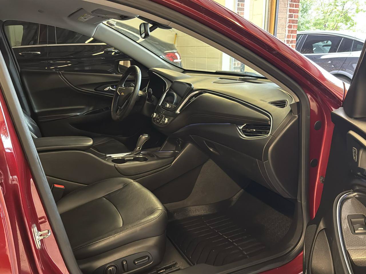 Used 2017 Chevrolet Malibu LT w/ Leather Package FWD image 26