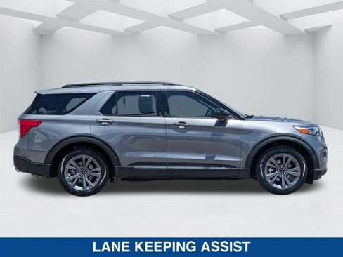 Certified 2022 Ford Explorer XLT w/ Equipment Group 202A RWD image 4