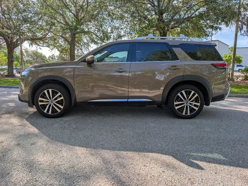 Used 2025 Nissan Pathfinder Platinum w/ Cargo Package image 5