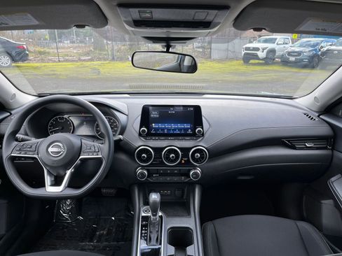 Used 2025 Nissan Sentra SV image 31