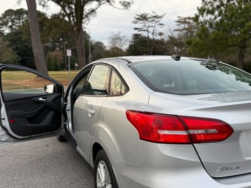 Used 2018 Ford Focus SE image 23