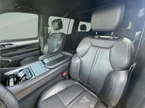 Used 2023 Jeep Wagoneer Series II AWD/4WD image 35