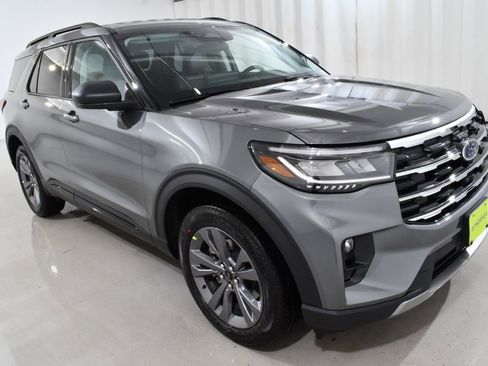 New 2026 Ford Explorer Active w/ Active Comfort Package image 5