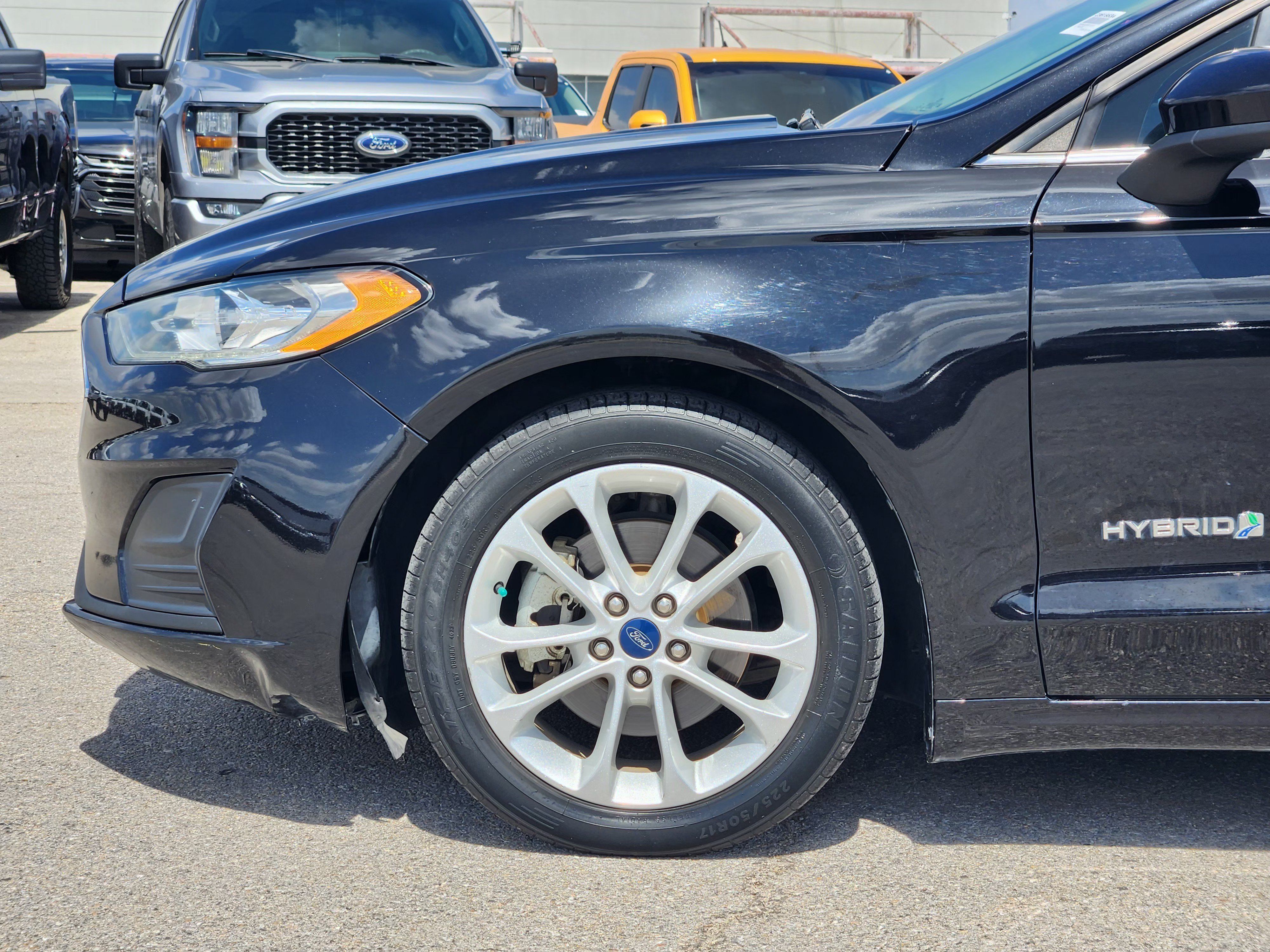 Used 2019 Ford Fusion SE FWD image 9
