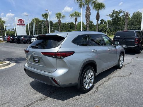 Used 2020 Toyota Highlander Limited AWD/4WD image 10