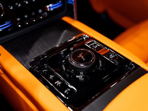 Used 2026 Rolls-Royce Cullinan image 11