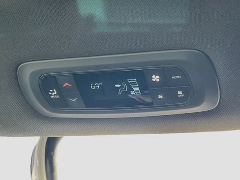 Used 2026 Chrysler Pacifica Select FWD image 24