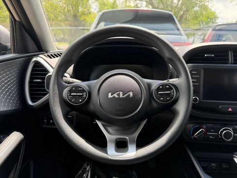 Used 2025 Kia Soul LX w/ LX Technology Package FWD image 25