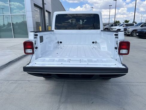 New 2025 Jeep Gladiator Sport image 4