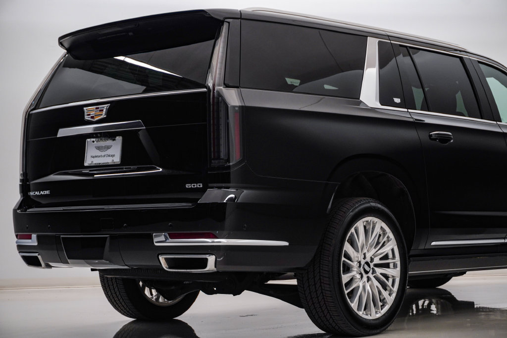 Used 2026 Cadillac Escalade ESV Luxury w/ LPO, Floor Liner Package AWD/4WD image 12