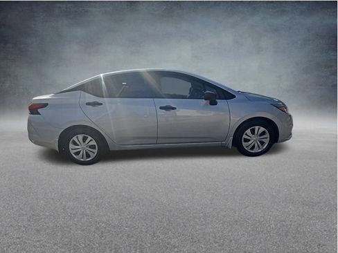 Used 2021 Nissan Versa S image 4