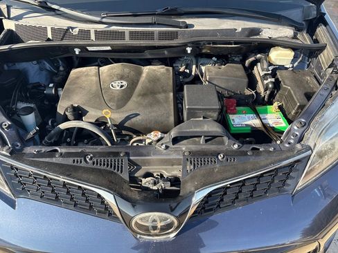 Used 2019 Toyota Sienna SE image 26