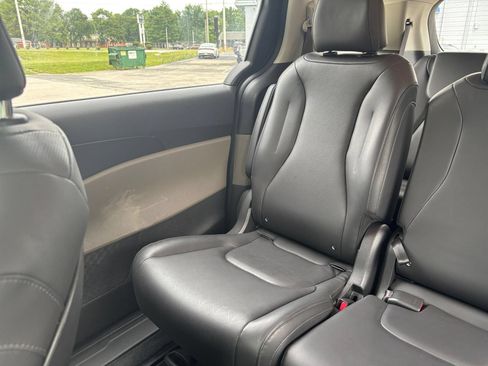 Used 2026 Kia Carnival FWD image 41