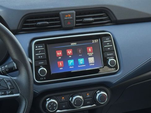 Used 2025 Nissan Versa SV image 17