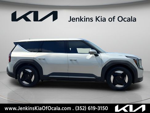 New 2026 Kia EV9 Light RWD image 2