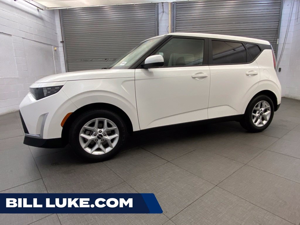 Used 2025 Kia Soul LX w/ LX Technology Package FWD image 1