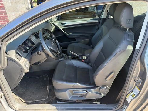 Used 2015 Volkswagen Golf S image 14