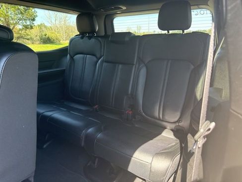 Used 2024 Jeep Wagoneer Series II w/ Flexible Seating Group image 12