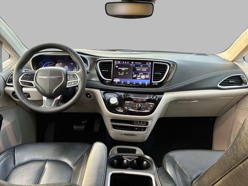 Used 2022 Chrysler Pacifica Touring-L FWD image 19