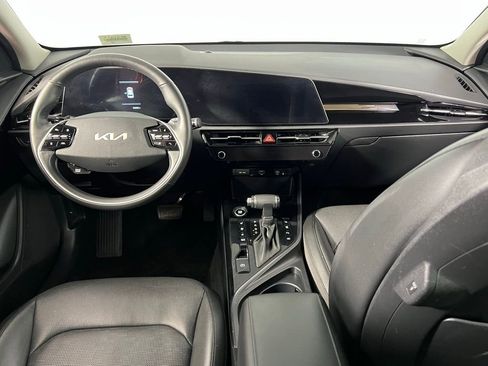 Used 2023 Kia Niro SX image 11