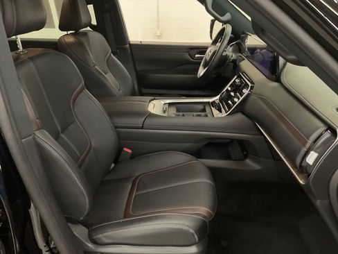 Used 2026 Nissan Armada SL w/ Captain's Chari Seat Package AWD/4WD image 18