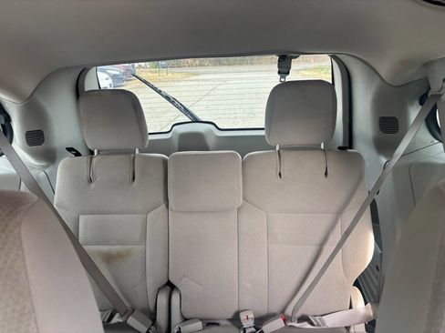 Used 2018 Dodge Grand Caravan SE w/ UConnect Hands-Free Group image 22