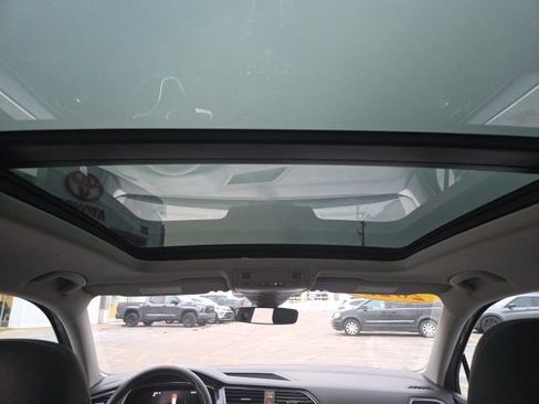 Certified 2023 Volkswagen Tiguan SE w/ Panoramic Sunroof Package image 26