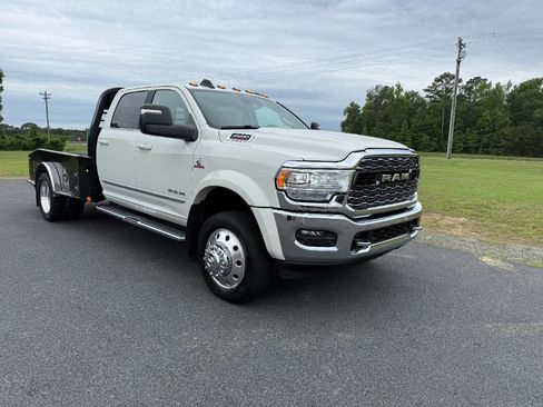 Used 2023 RAM 4500 4x4 Crew Cab DRW image 2