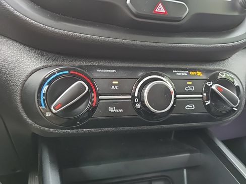 Certified 2023 Kia Soul LX FWD image 23