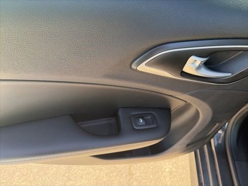 Used 2017 Chrysler 200 Limited Platinum w/ Comfort & Convenience Group image 8