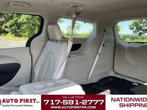 Used 2019 Chrysler Pacifica Touring-L w/ Advanced Safetytec Group FWD image 9