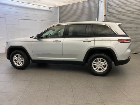 Certified 2023 Jeep Grand Cherokee Laredo AWD/4WD image 10