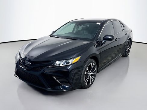 Used 2020 Toyota Camry SE image 4