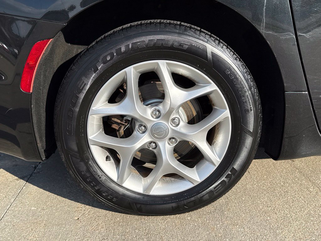 Used 2018 Chrysler Pacifica Touring Plus w/ Tire & Wheel Group FWD image 49