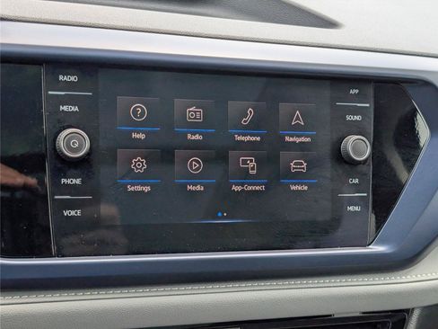 Used 2024 Volkswagen Taos SE w/ Panoramic Sunroof Package FWD image 27