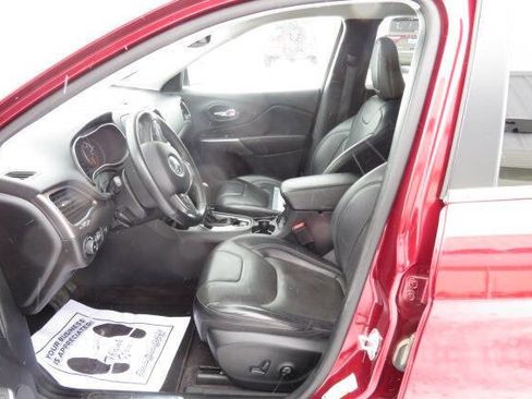 Used 2019 Jeep Cherokee Limited image 14