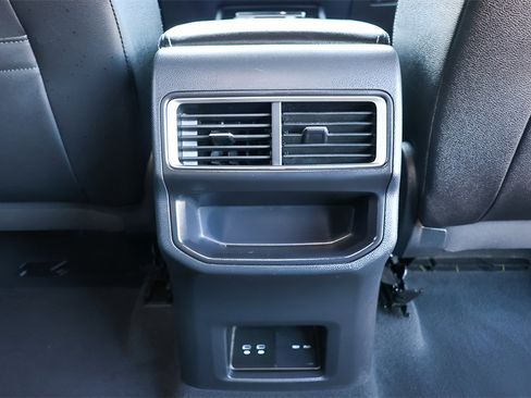 Used 2025 Volkswagen Atlas Cross Sport SE image 24