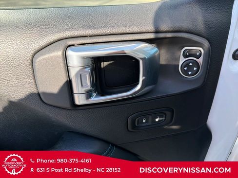Used 2022 Jeep Wrangler Unlimited Rubicon 4xe w/ Cold Weather Group AWD/4WD image 15