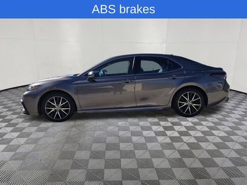 Used 2024 Toyota Camry SE w/ Cold Weather Package image 4