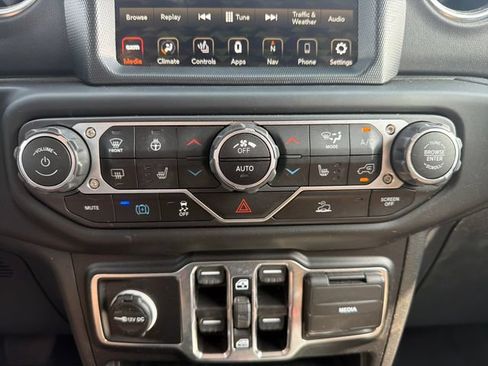 Used 2023 Jeep Wrangler Unlimited Sahara w/ Cold Weather Group AWD/4WD image 24