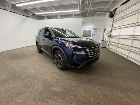 Used 2024 Nissan Rogue SV image 8