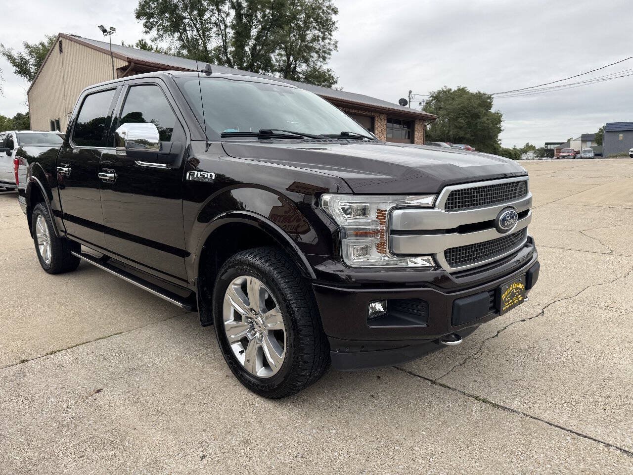 Used 2018 Ford F150 Platinum w/ Equipment Group 701A Luxury AWD/4WD image 3