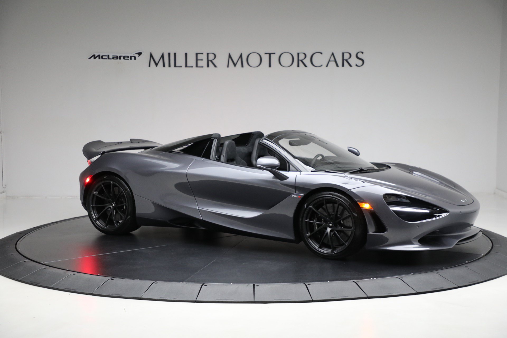 Used 2024 McLaren 750S Spider RWD image 10