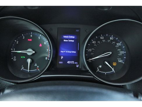 Used 2018 Toyota C-HR XLE FWD image 16