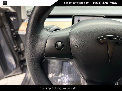Used 2020 Tesla Model 3 Performance image 30