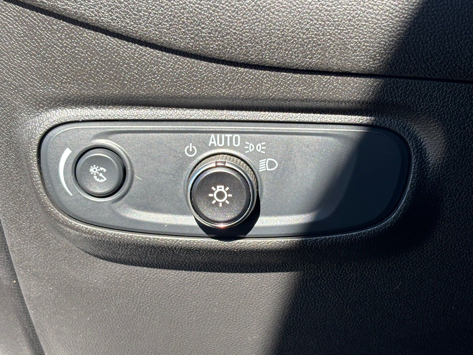 Used 2024 Chevrolet Equinox LS w/ Driver Confidence II Package FWD image 26