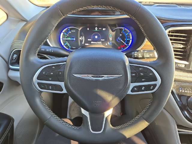 Used 2023 Chrysler Pacifica Limited FWD image 21