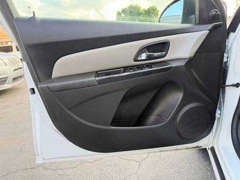 Used 2011 Chevrolet Cruze LS image 20