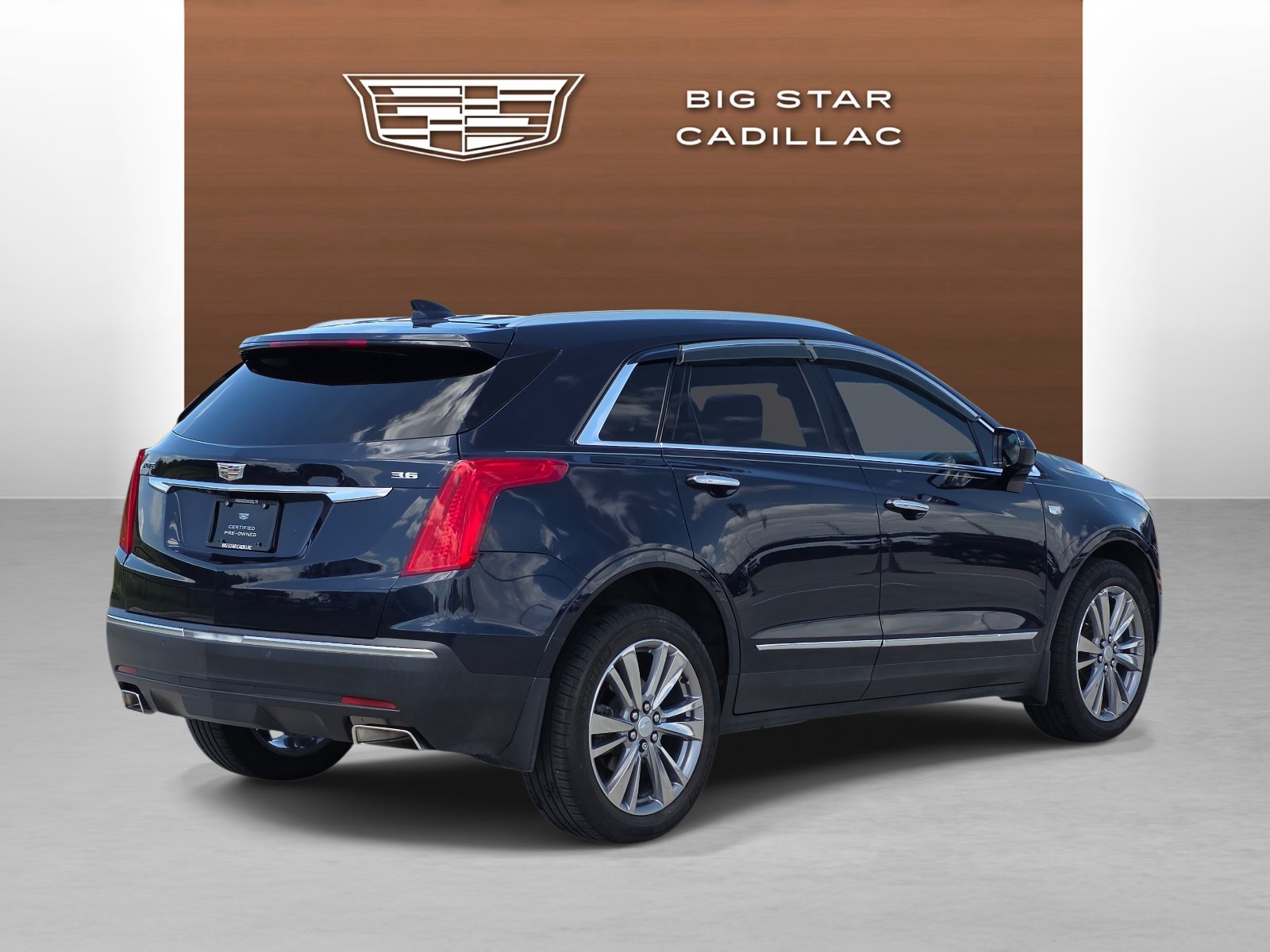 Used 2017 Cadillac XT5 Luxury w/ Driver Awareness Package FWD image 5
