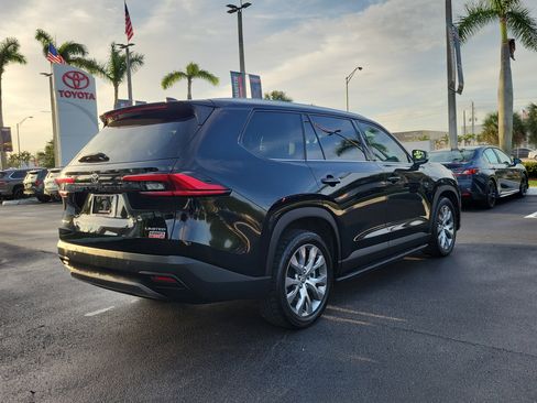 Used 2024 Toyota Grand Highlander Limited AWD/4WD image 12